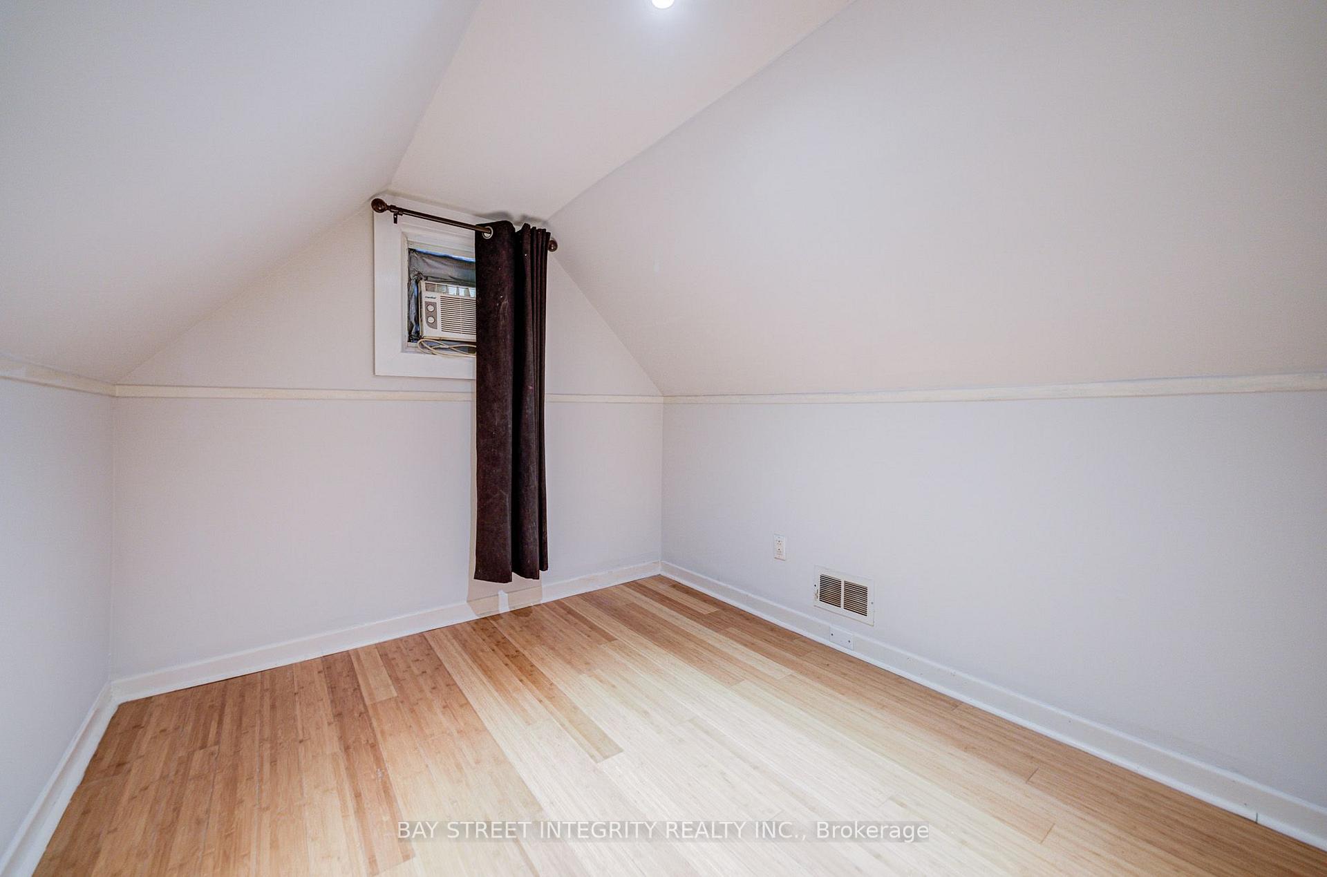 Photo 28 of 19 Robinson Avenue, Scarborough, Oakridge — HOMEH