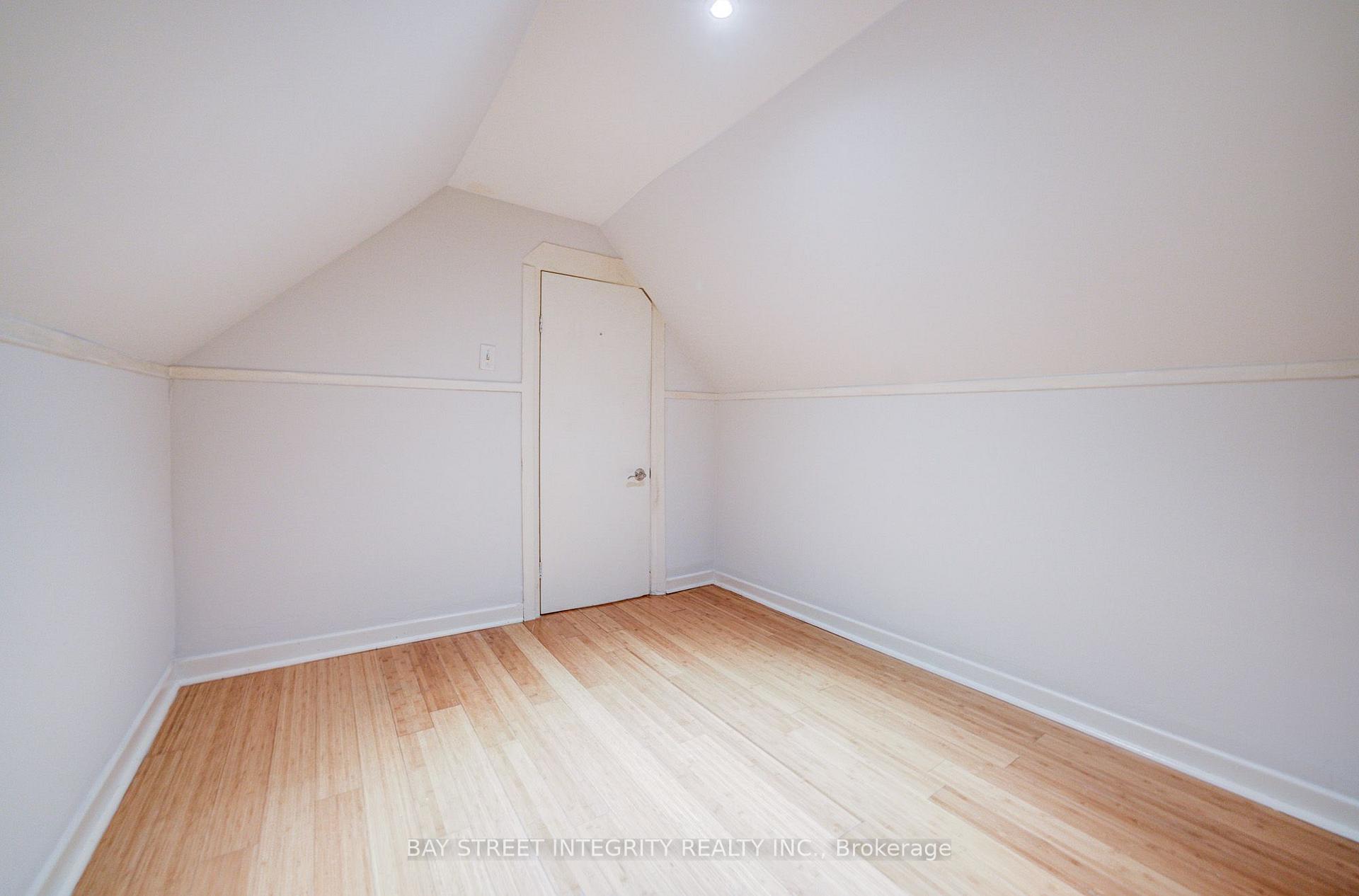 Photo 30 of 19 Robinson Avenue, Scarborough, Oakridge — HOMEH