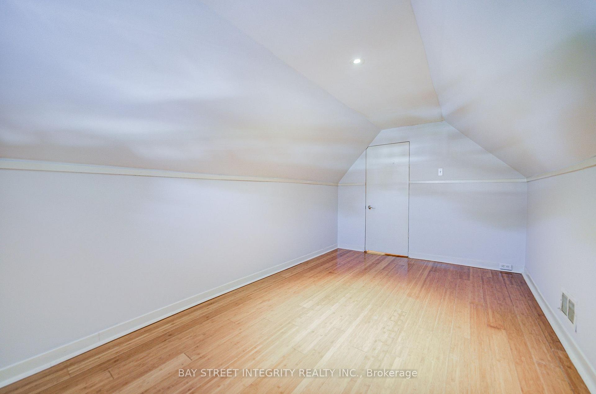 Photo 33 of 19 Robinson Avenue, Scarborough, Oakridge — HOMEH