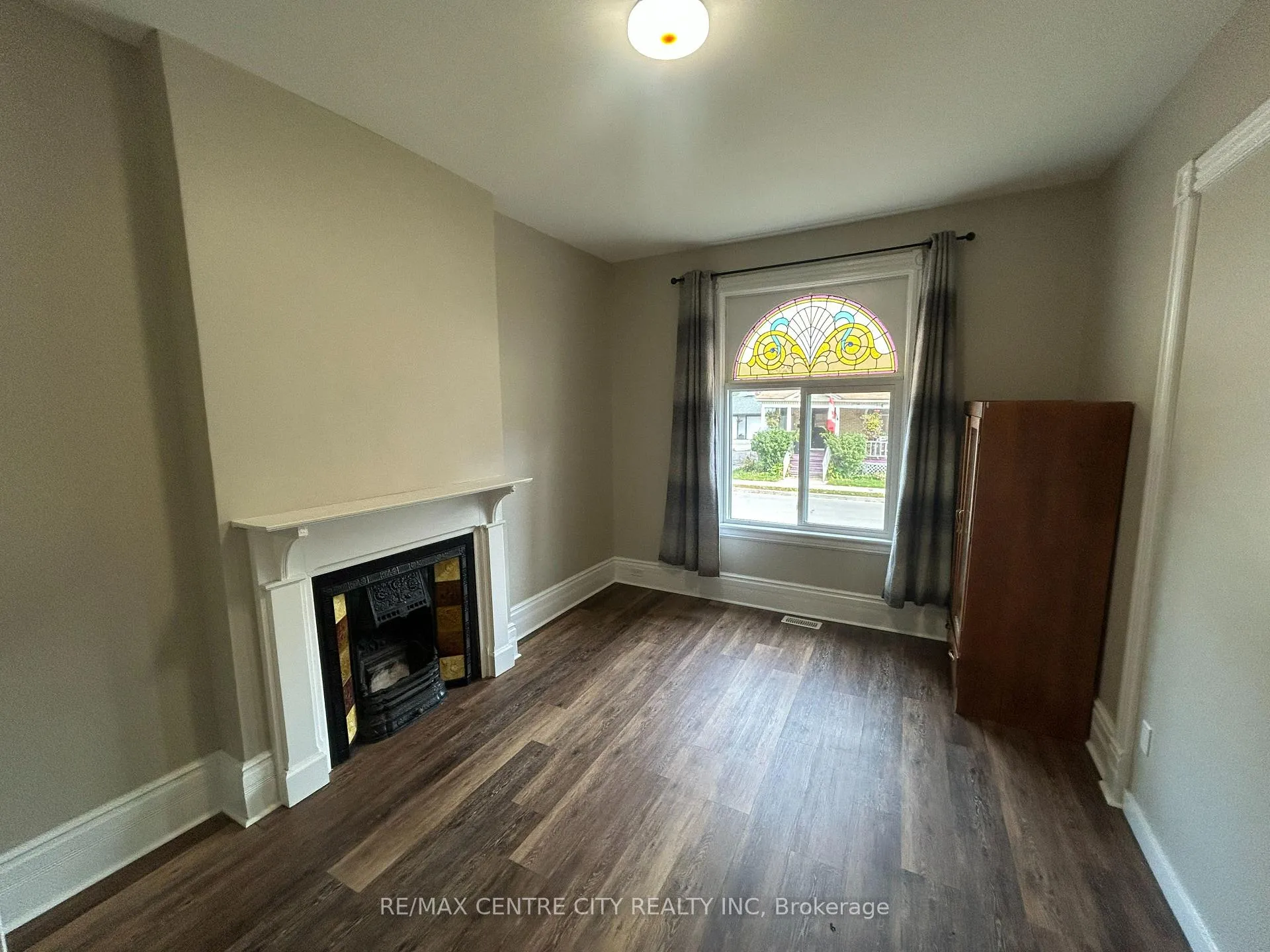 Photo 3 of 40 Queen Street, St. Thomas — HOMEH