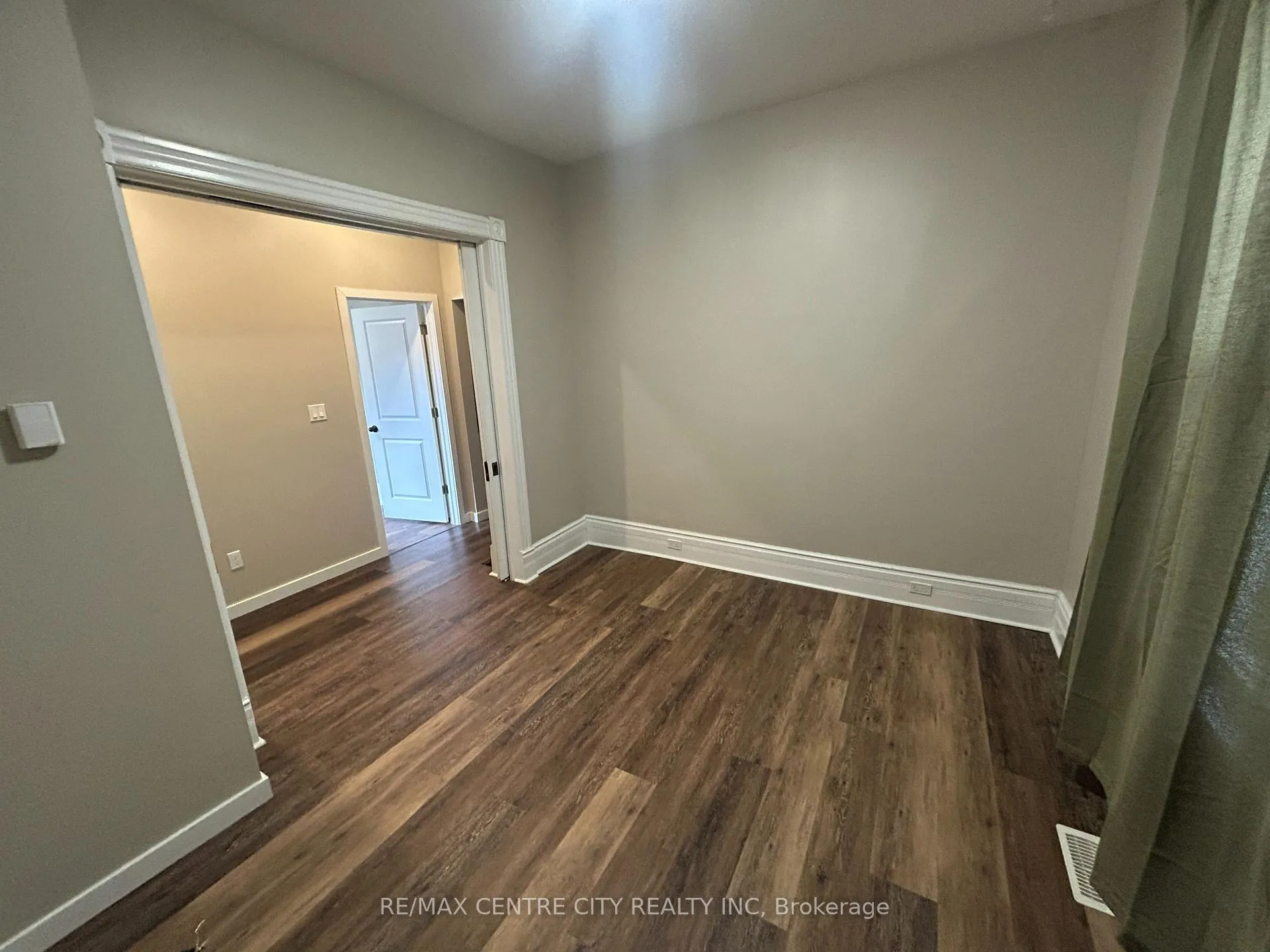 Photo 4 of 40 Queen Street, St. Thomas — HOMEH