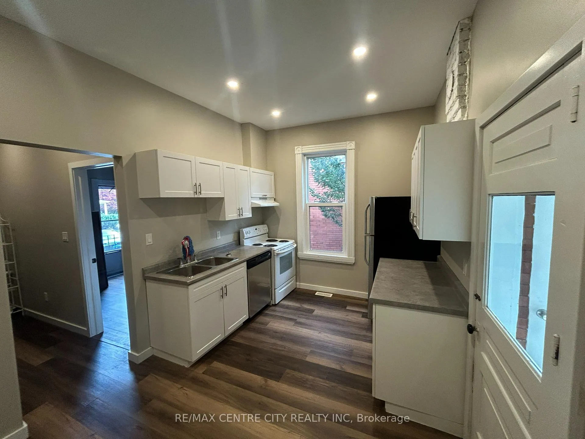 Photo 5 of 40 Queen Street, St. Thomas — HOMEH