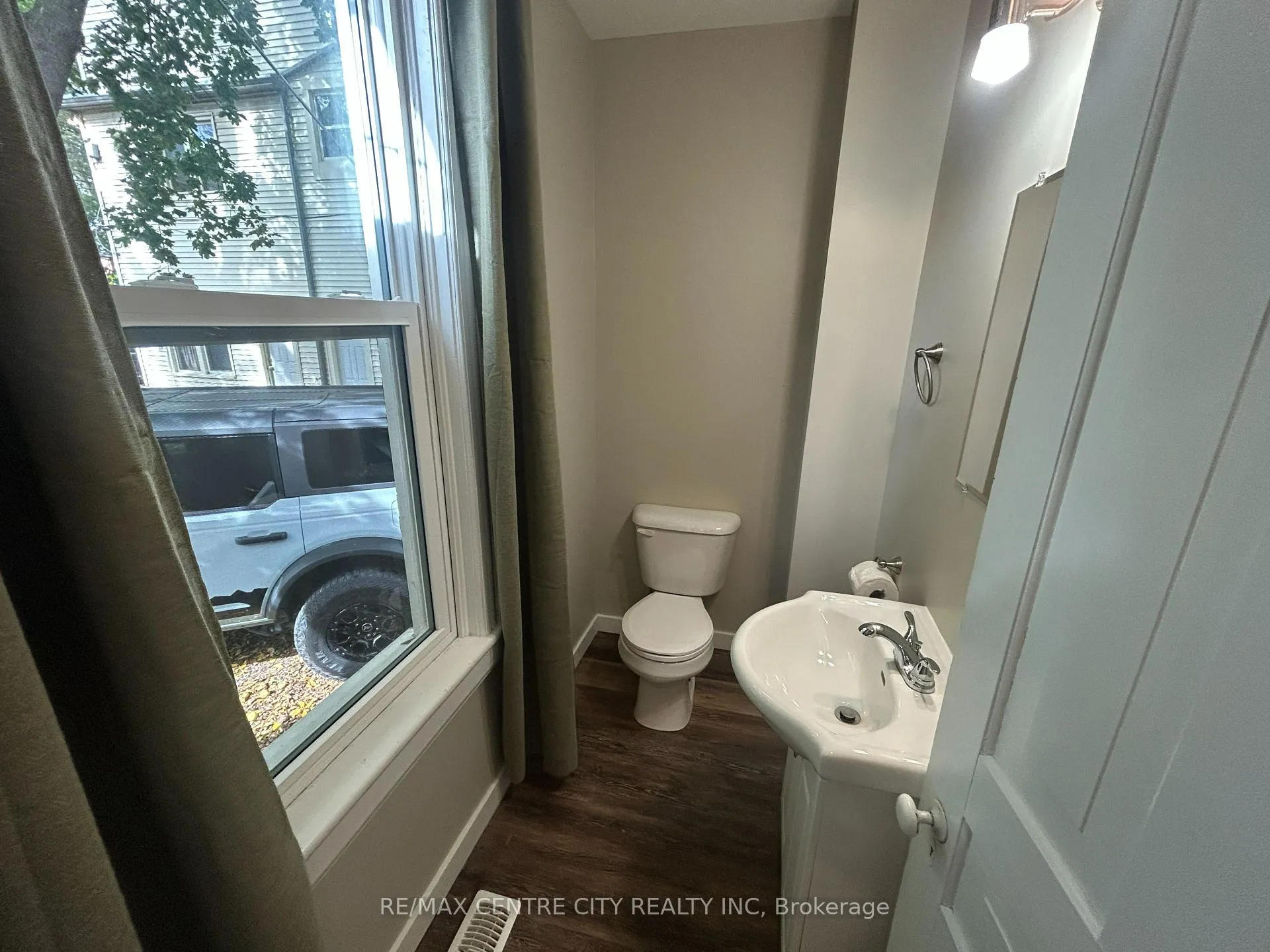 Photo 9 of 40 Queen Street, St. Thomas — HOMEH