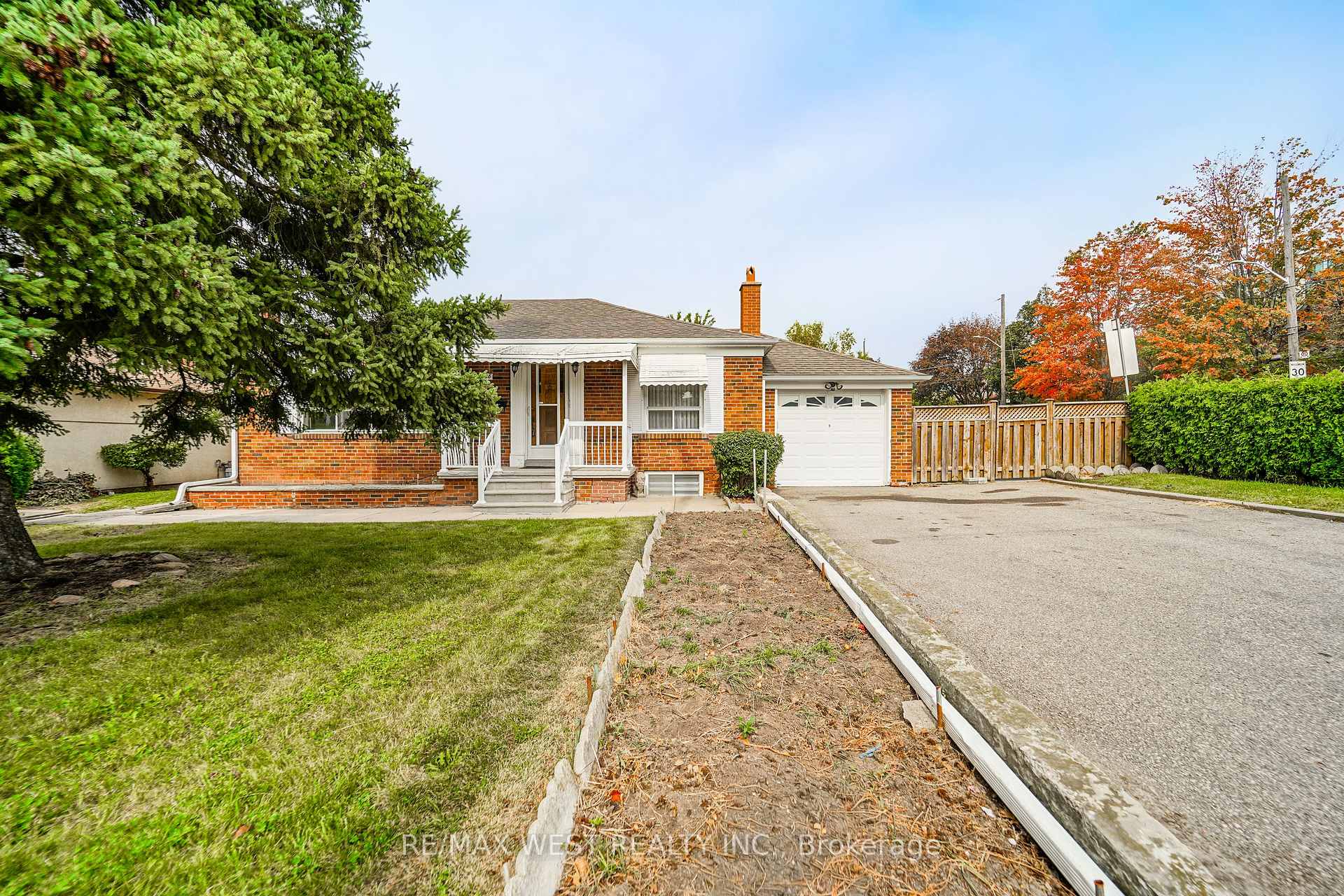 Photo 1 of 428 Maple Leaf Drive, North York, Maple Leaf — HOMEH