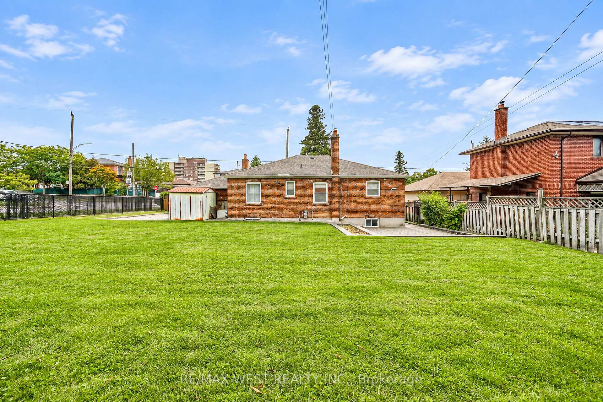 Photo 9 of 428 Maple Leaf Drive, North York, Maple Leaf — HOMEH