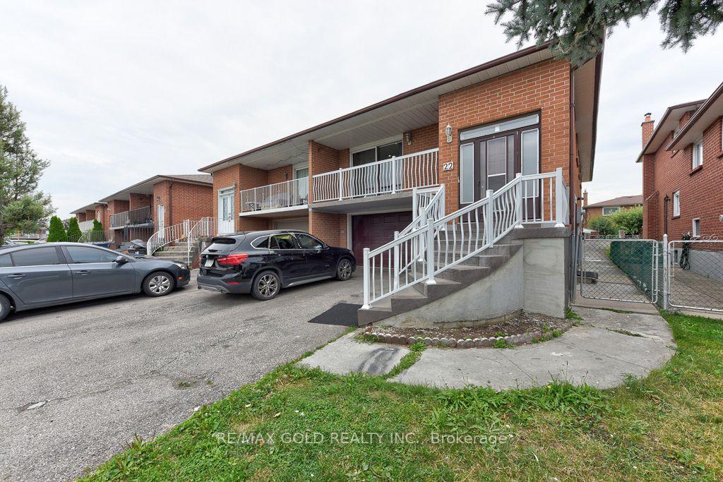 Photo 3 of 22 Kittiwake Avenue, Etobicoke, West Humber-Clairville — HOMEH