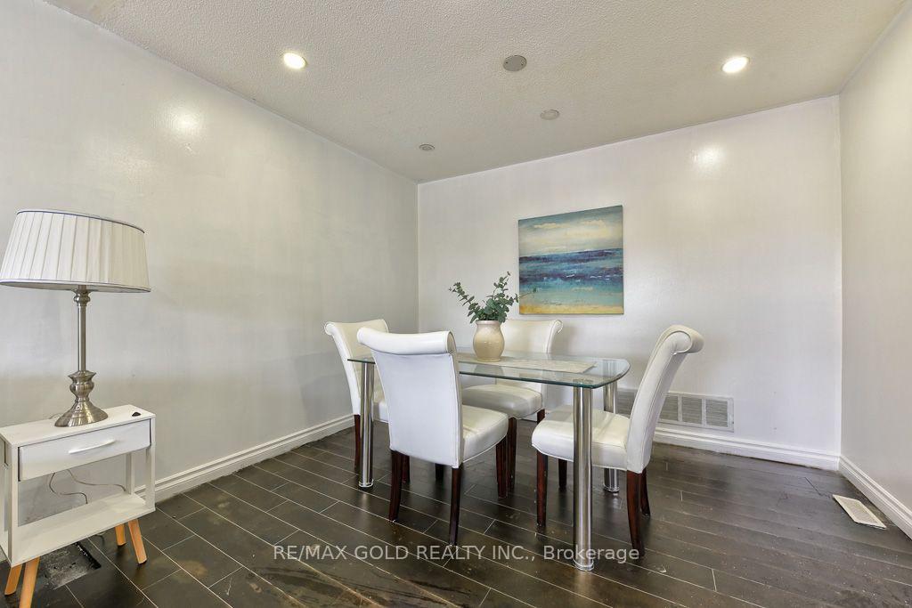 Photo 10 of 22 Kittiwake Avenue, Etobicoke, West Humber-Clairville — HOMEH