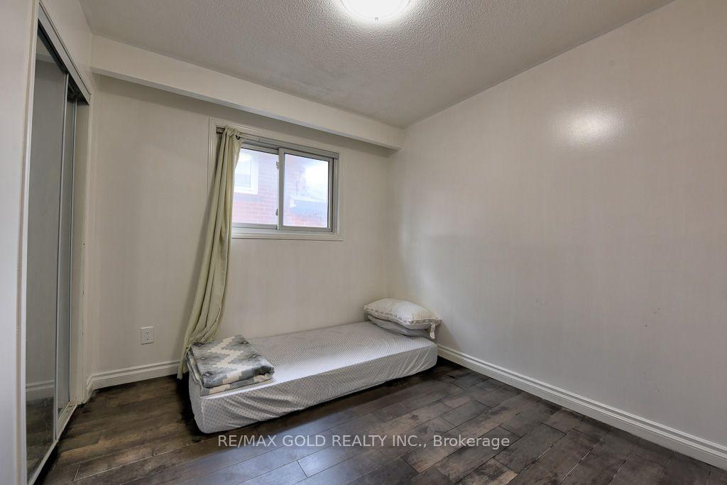 Photo 22 of 22 Kittiwake Avenue, Etobicoke, West Humber-Clairville — HOMEH