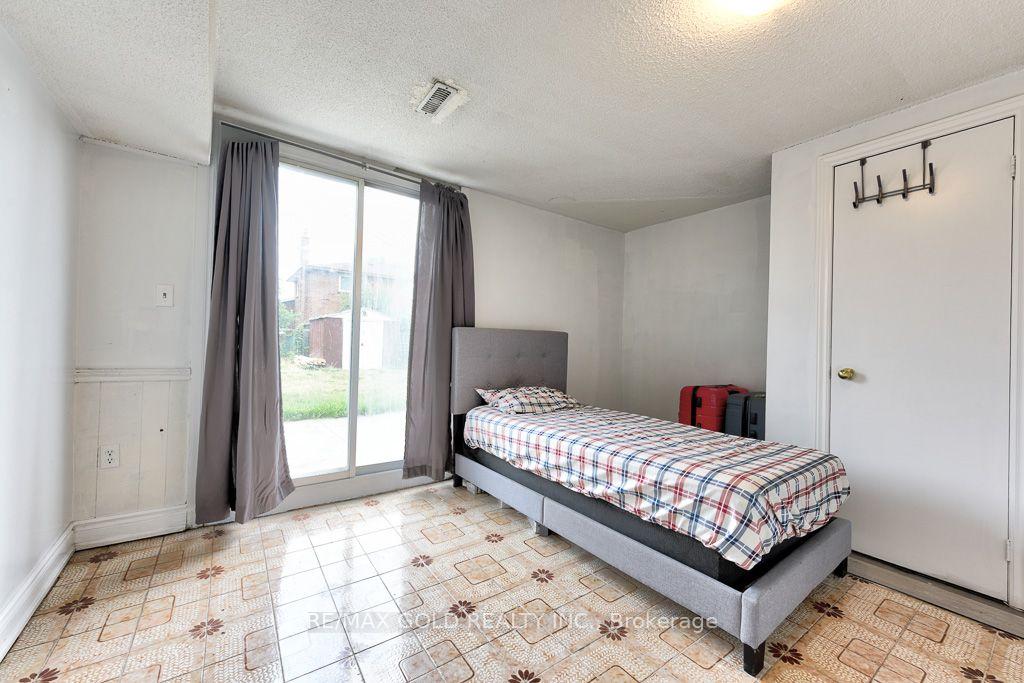 Photo 29 of 22 Kittiwake Avenue, Etobicoke, West Humber-Clairville — HOMEH