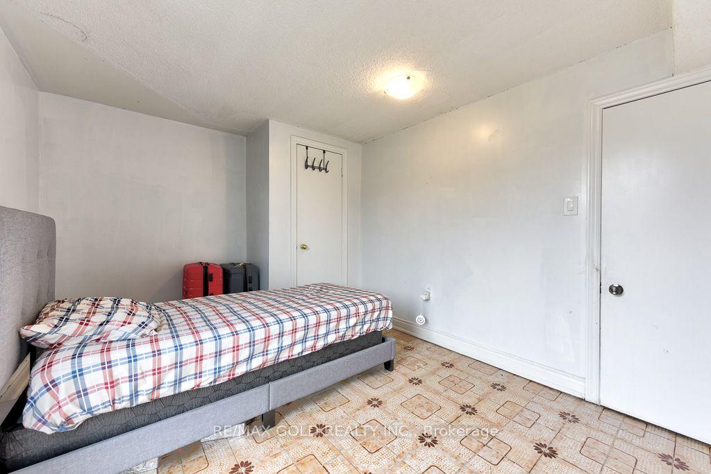 Photo 30 of 22 Kittiwake Avenue, Etobicoke, West Humber-Clairville — HOMEH