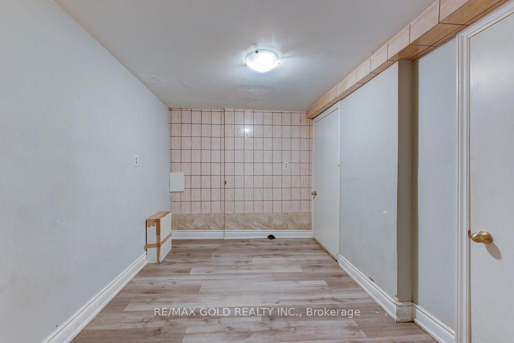 Photo 31 of 22 Kittiwake Avenue, Etobicoke, West Humber-Clairville — HOMEH