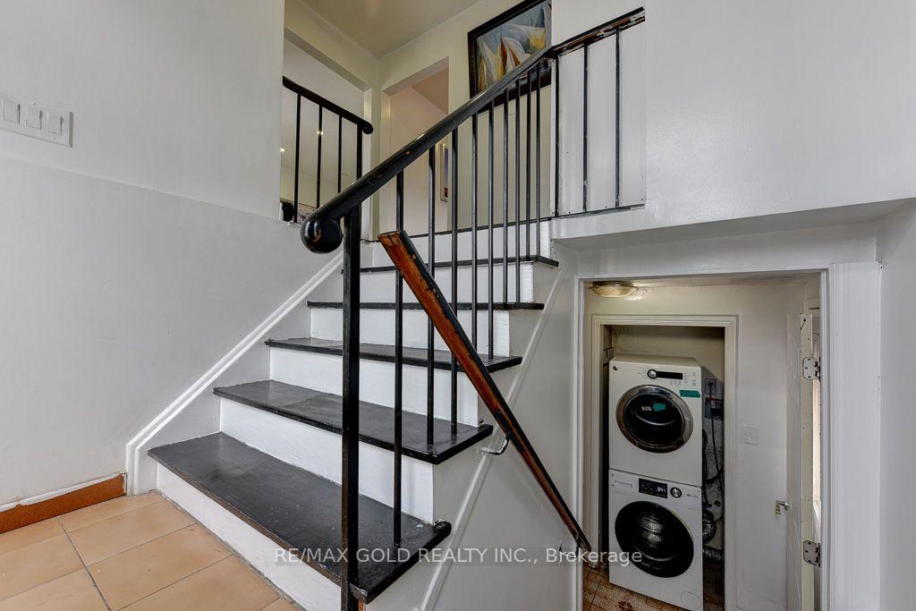 Photo 32 of 22 Kittiwake Avenue, Etobicoke, West Humber-Clairville — HOMEH
