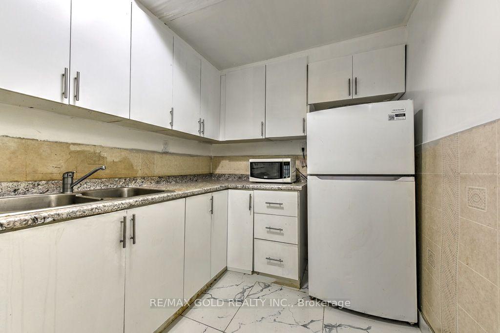 Photo 35 of 22 Kittiwake Avenue, Etobicoke, West Humber-Clairville — HOMEH