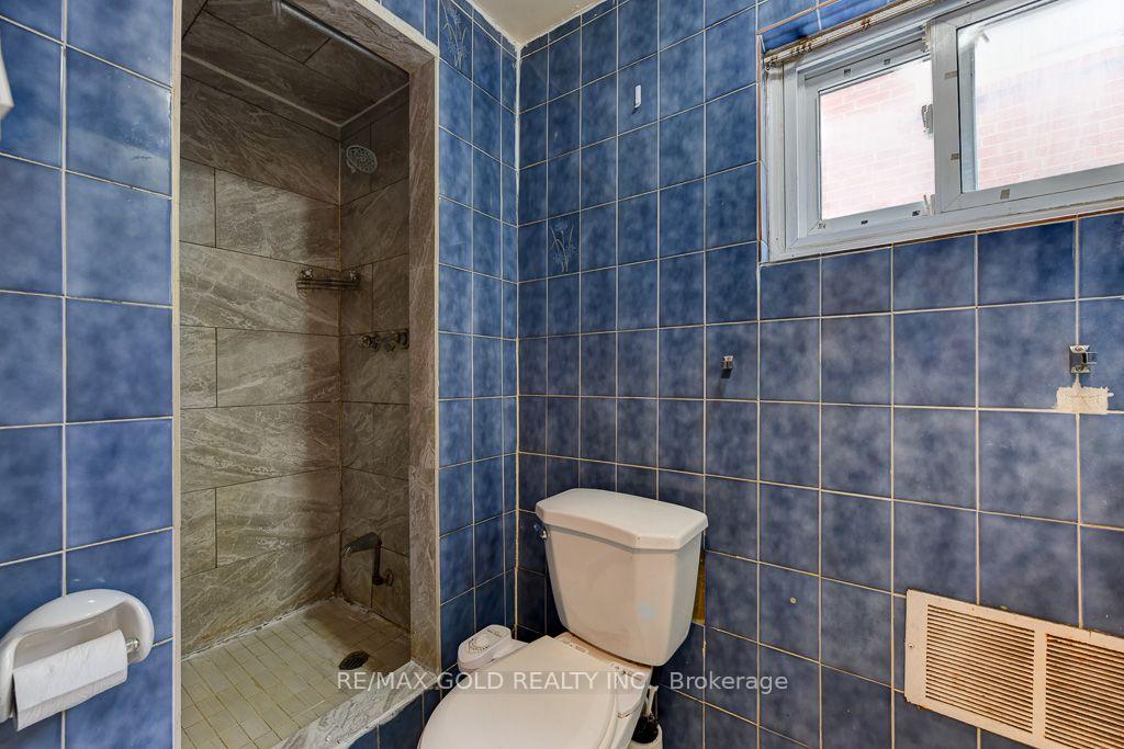 Photo 40 of 22 Kittiwake Avenue, Etobicoke, West Humber-Clairville — HOMEH