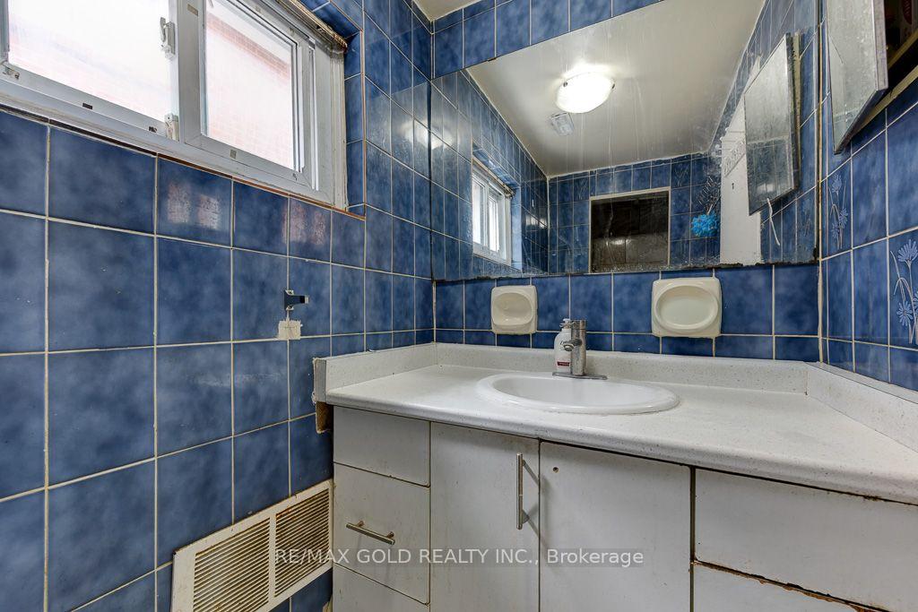 Photo 41 of 22 Kittiwake Avenue, Etobicoke, West Humber-Clairville — HOMEH