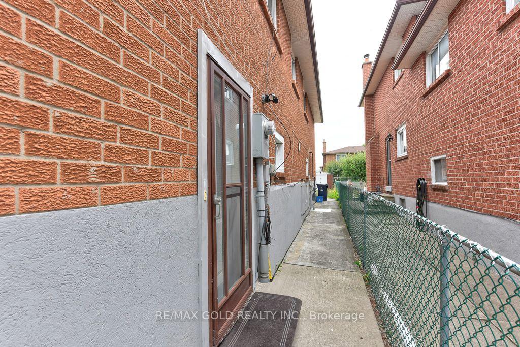 Photo 45 of 22 Kittiwake Avenue, Etobicoke, West Humber-Clairville — HOMEH