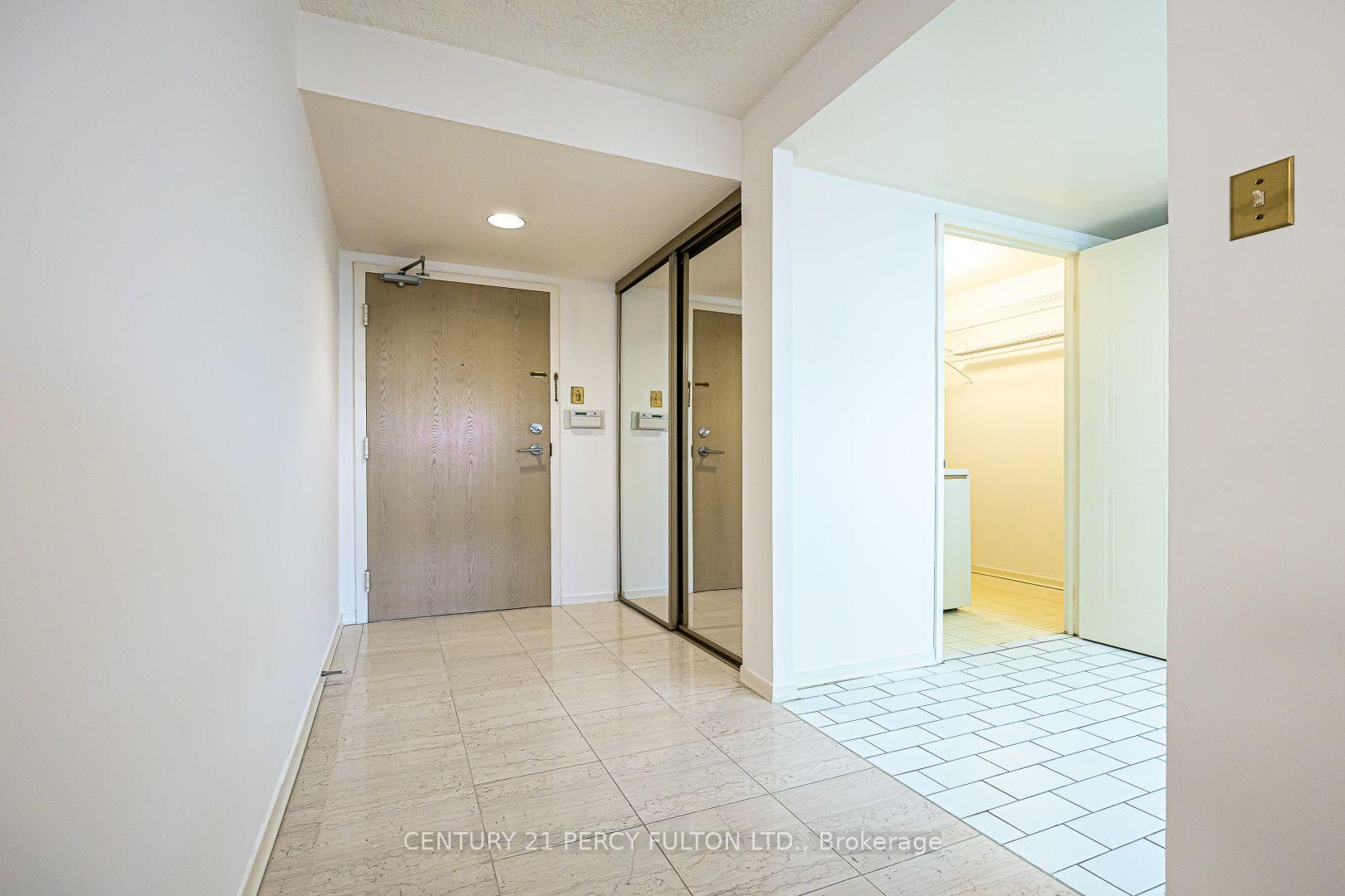 Photo 3 of Unit 907, 5 Kenneth Avenue, North York, Willowdale East — HOMEH