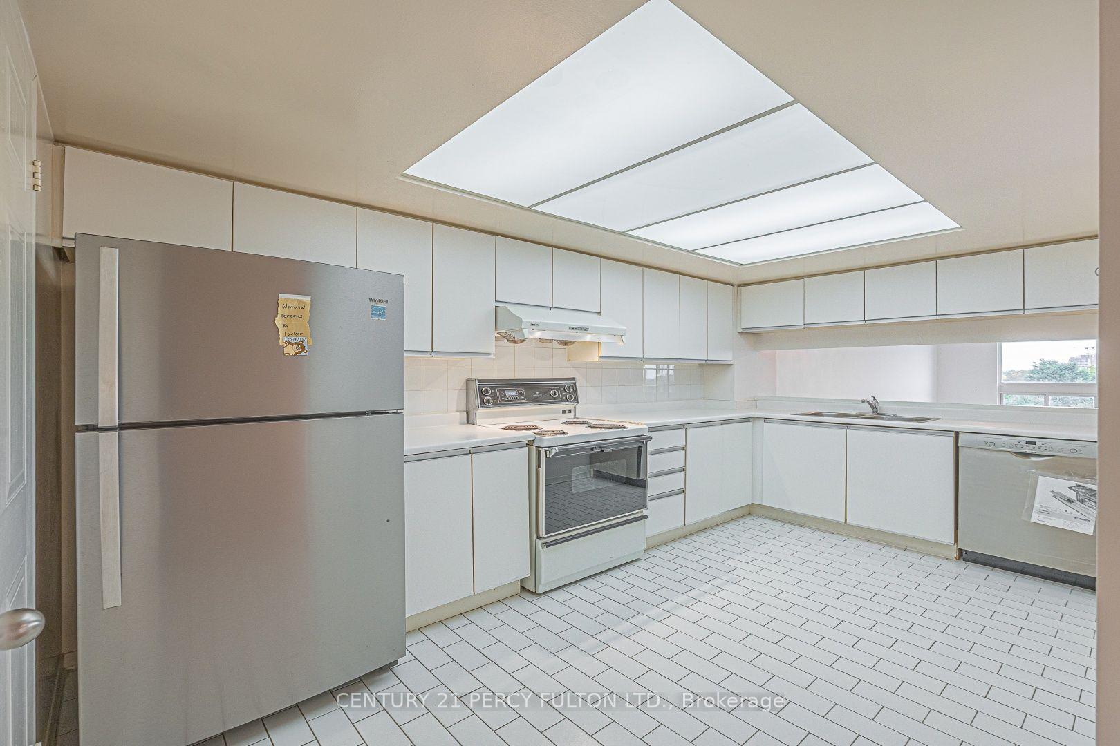 Photo 5 of Unit 907, 5 Kenneth Avenue, North York, Willowdale East — HOMEH