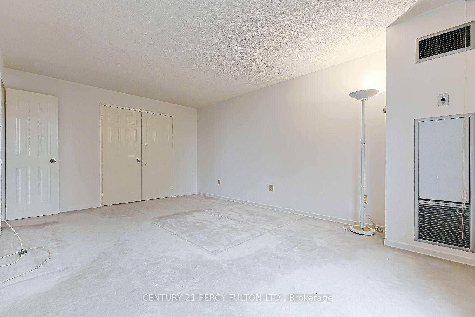 Photo 17 of Unit 907, 5 Kenneth Avenue, North York, Willowdale East — HOMEH