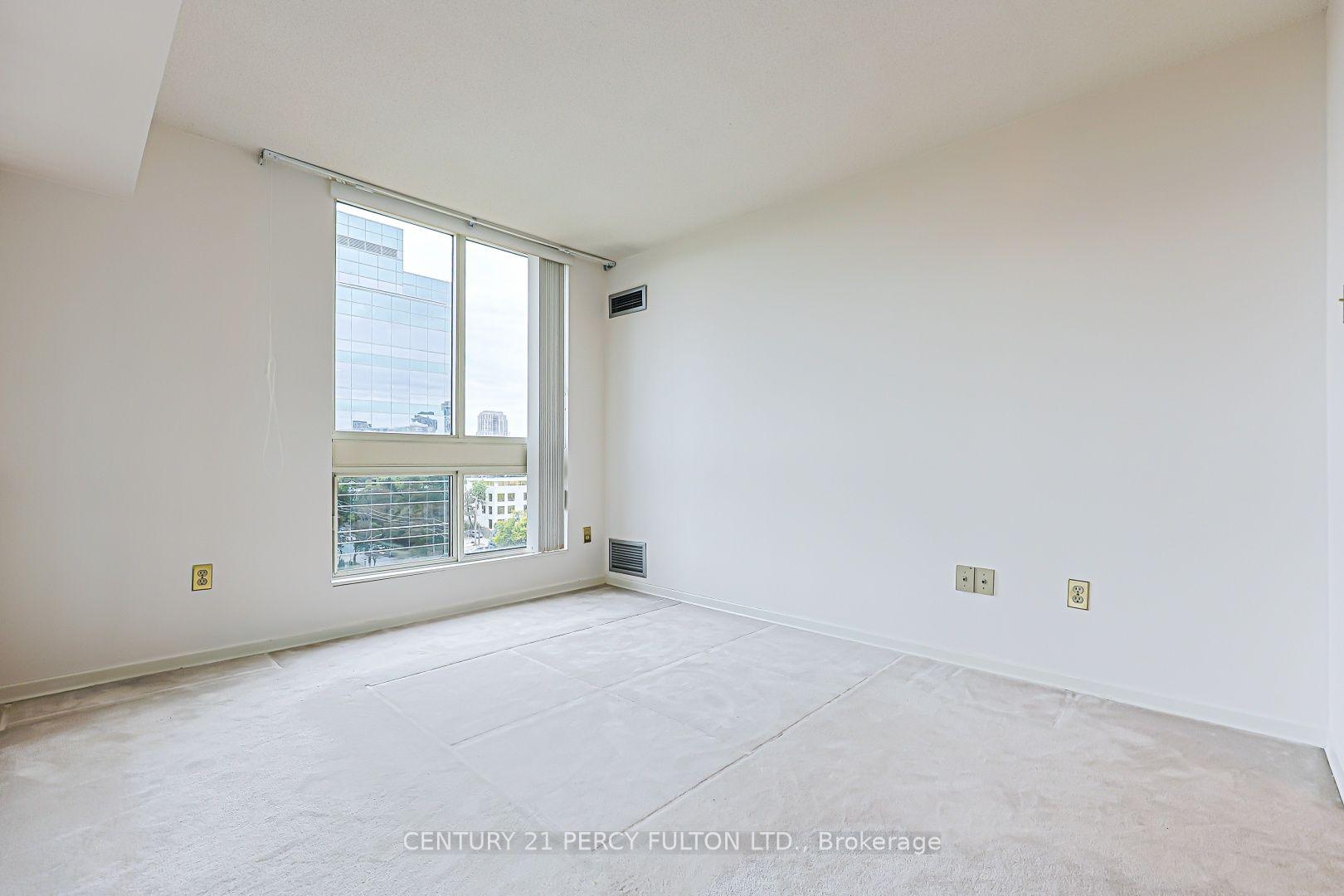 Photo 19 of Unit 907, 5 Kenneth Avenue, North York, Willowdale East — HOMEH