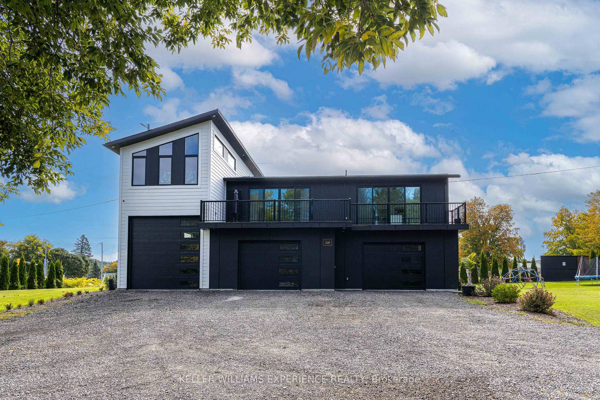 Photo of 1055 Henry Street