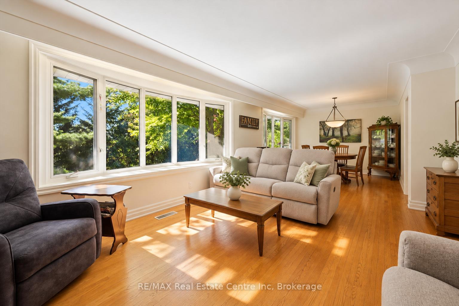 Photo 3 of 38 Callander Drive, Guelph, St. George's — HOMEH