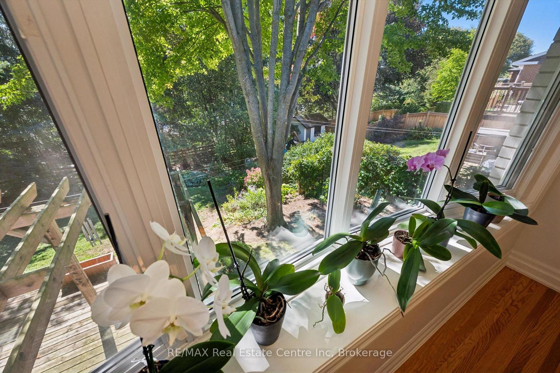 Photo 5 of 38 Callander Drive, Guelph, St. George's — HOMEH