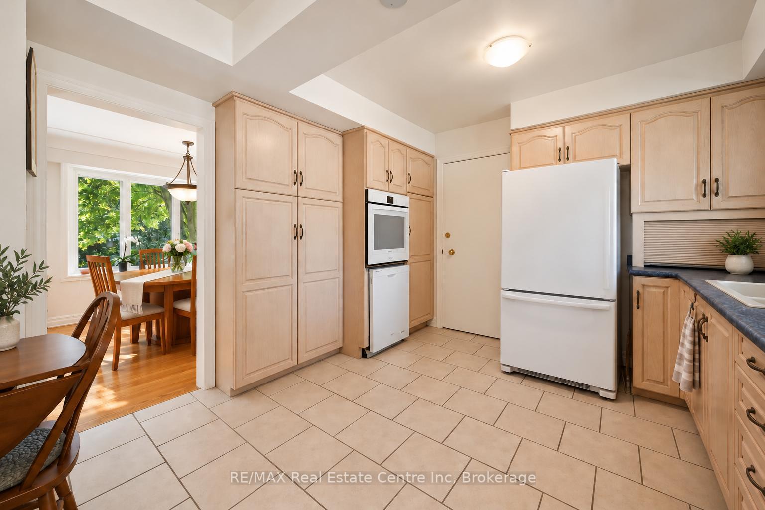 Photo 7 of 38 Callander Drive, Guelph, St. George's — HOMEH