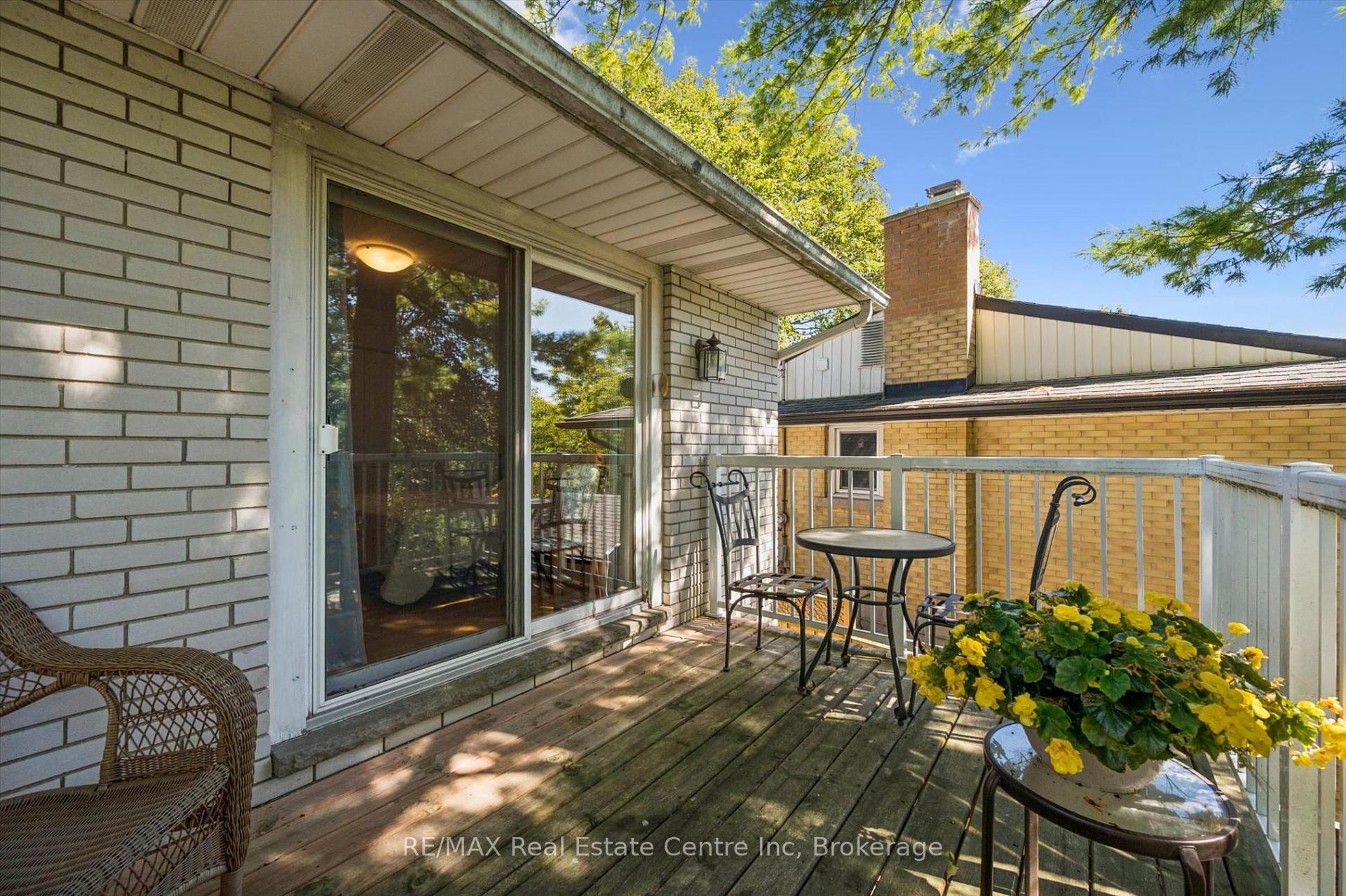 Photo 9 of 38 Callander Drive, Guelph, St. George's — HOMEH