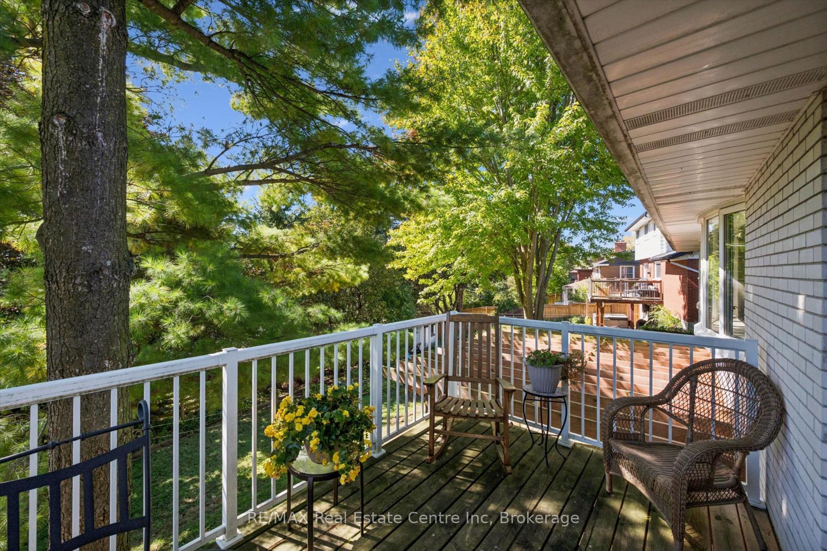 Photo 10 of 38 Callander Drive, Guelph, St. George's — HOMEH