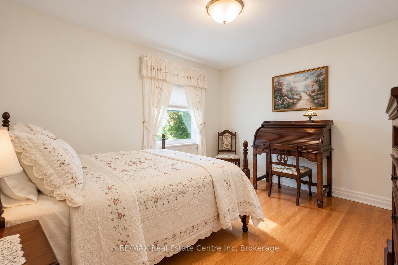 Photo 11 of 38 Callander Drive, Guelph, St. George's — HOMEH