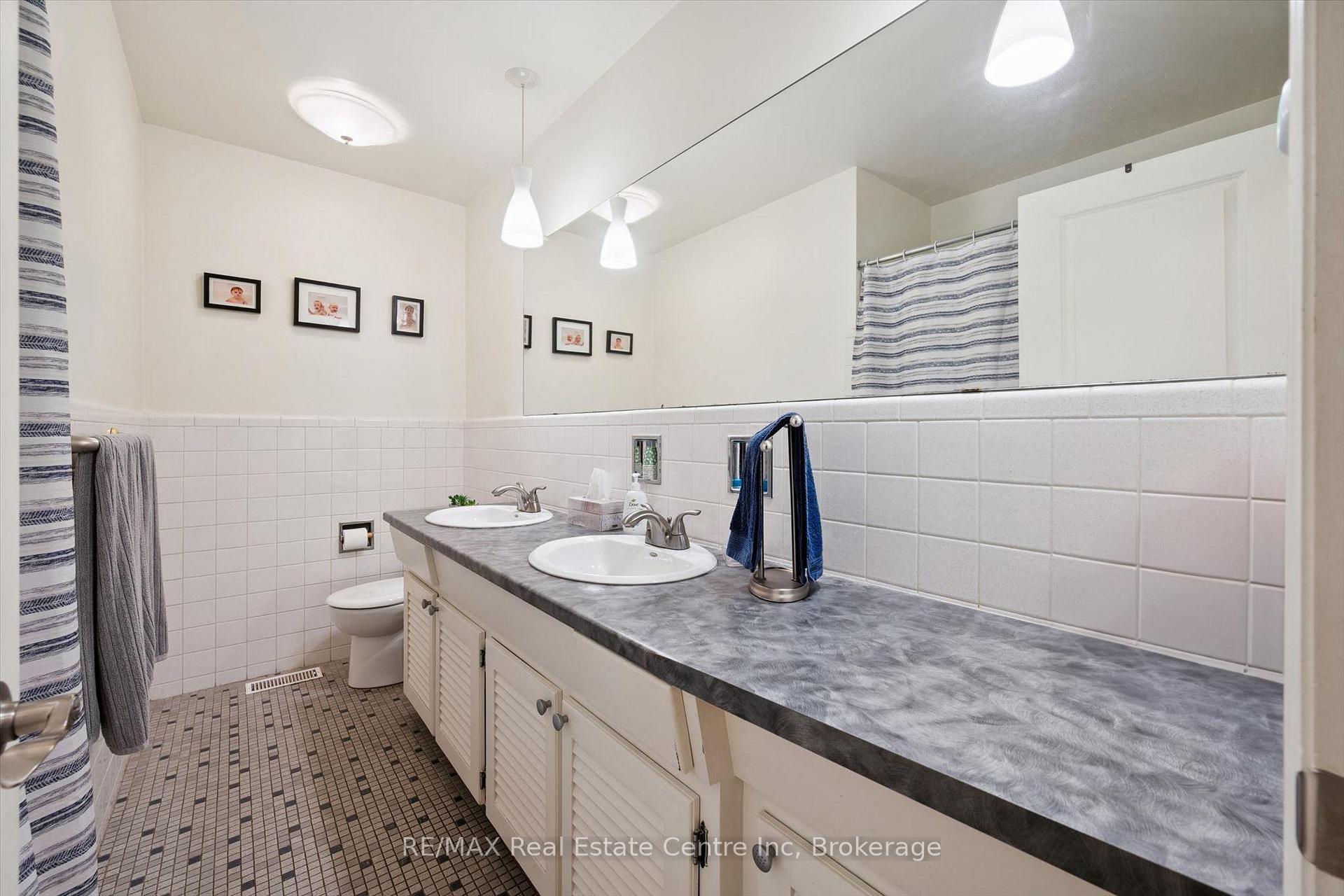 Photo 12 of 38 Callander Drive, Guelph, St. George's — HOMEH