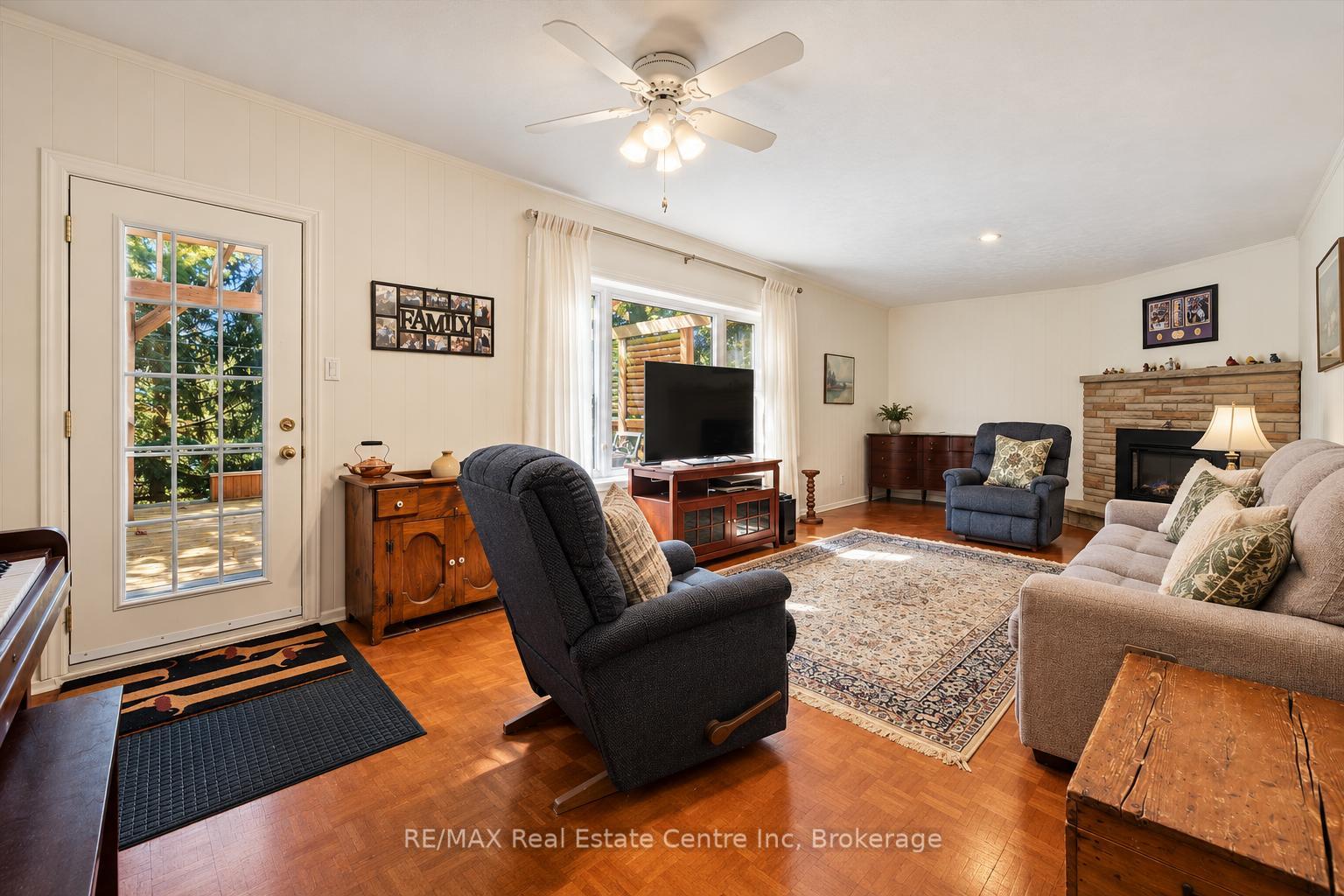 Photo 13 of 38 Callander Drive, Guelph, St. George's — HOMEH