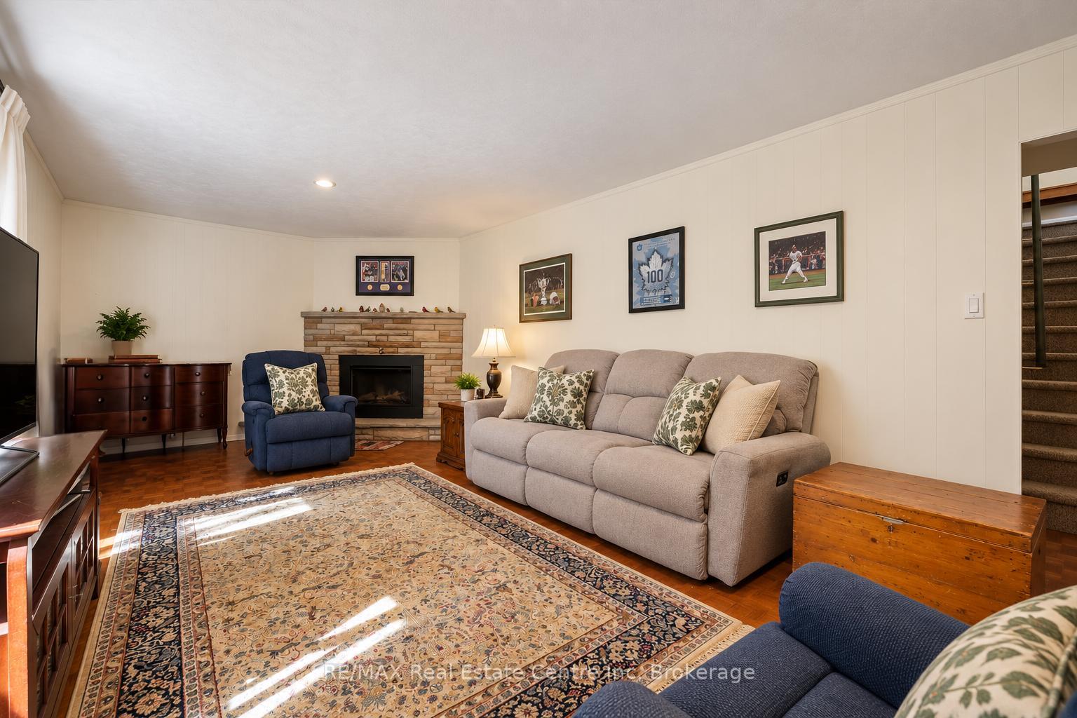 Photo 14 of 38 Callander Drive, Guelph, St. George's — HOMEH