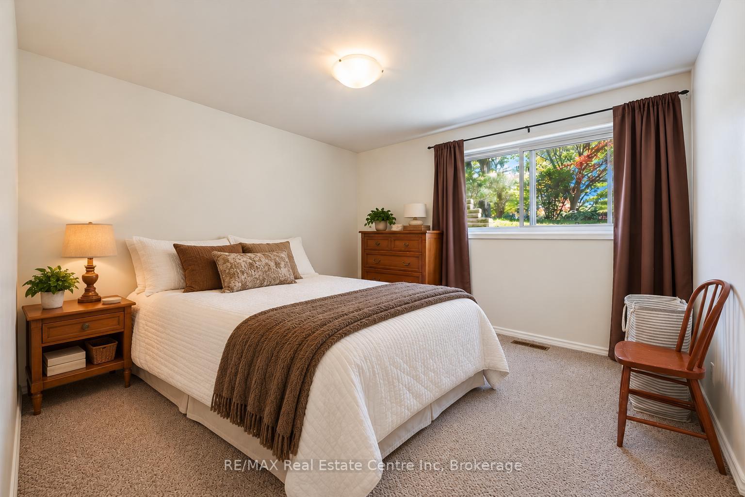 Photo 15 of 38 Callander Drive, Guelph, St. George's — HOMEH