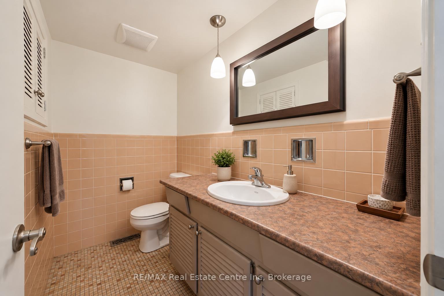 Photo 16 of 38 Callander Drive, Guelph, St. George's — HOMEH