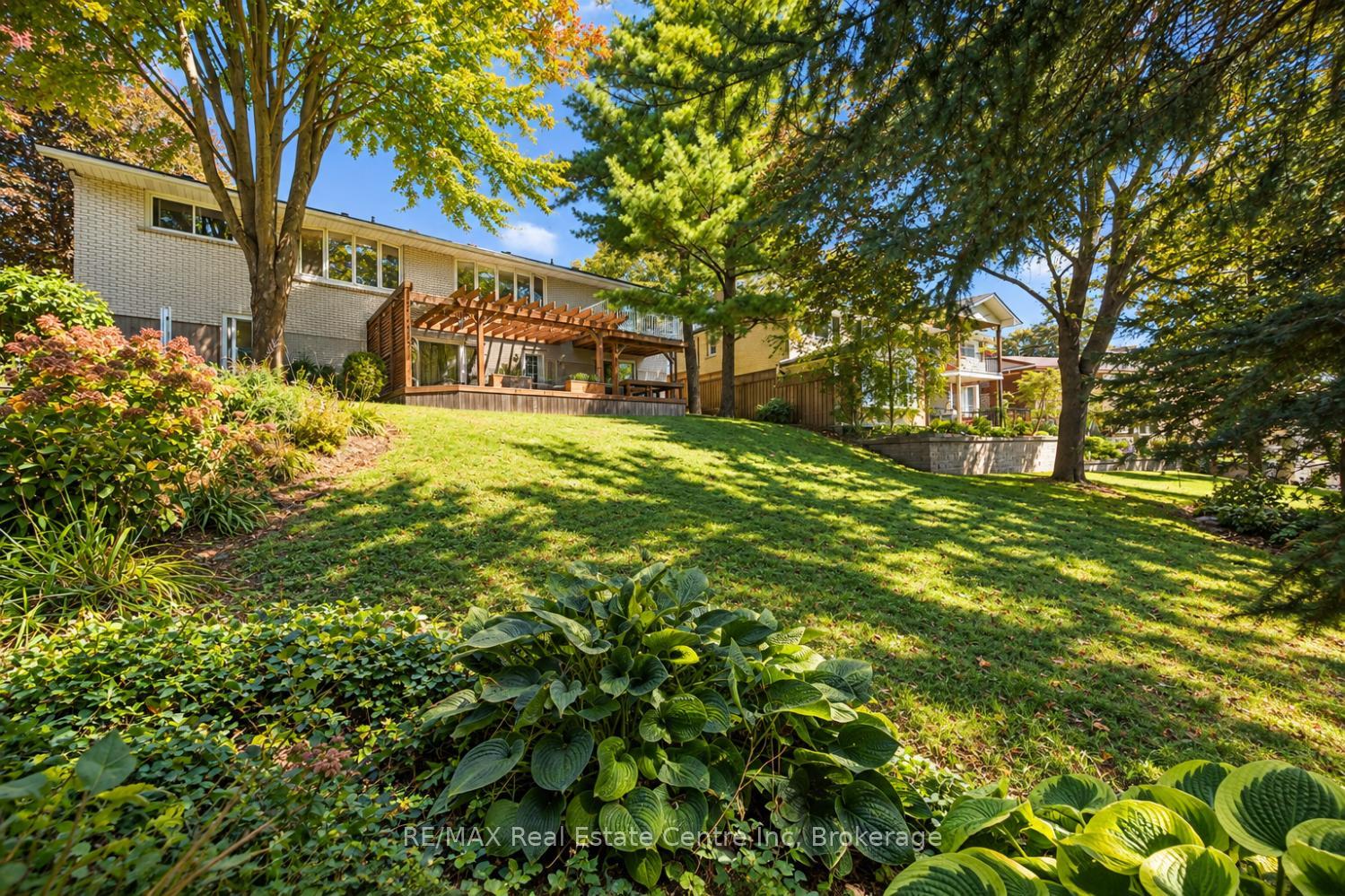 Photo 23 of 38 Callander Drive, Guelph, St. George's — HOMEH