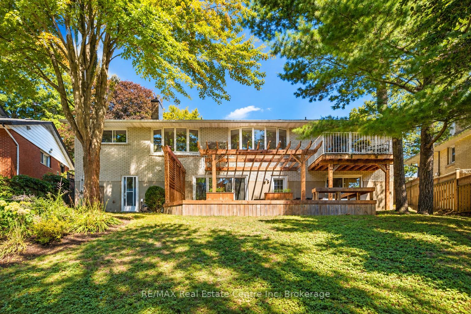 Photo 24 of 38 Callander Drive, Guelph, St. George's — HOMEH