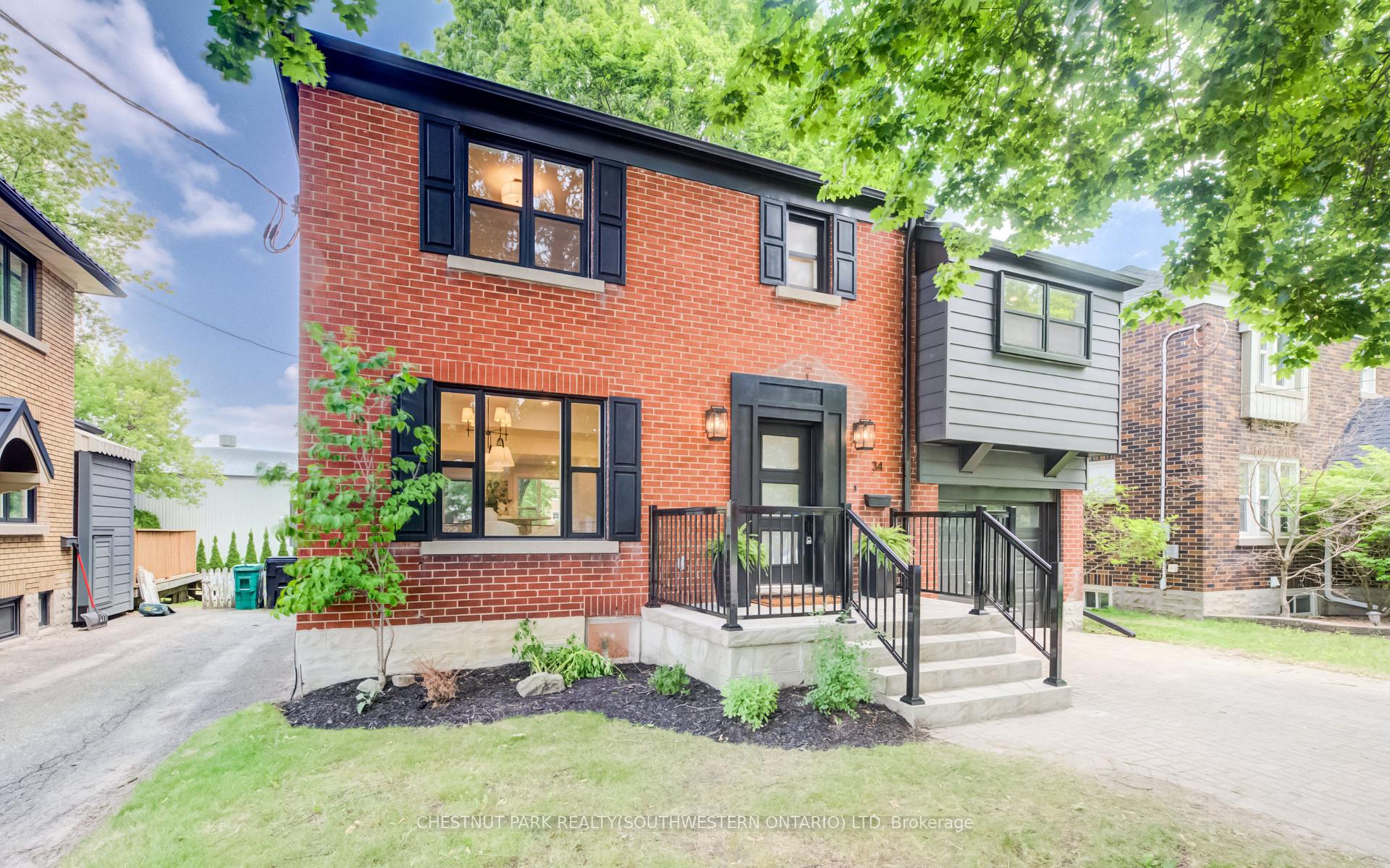 Photo of 34 Moore Avenue N