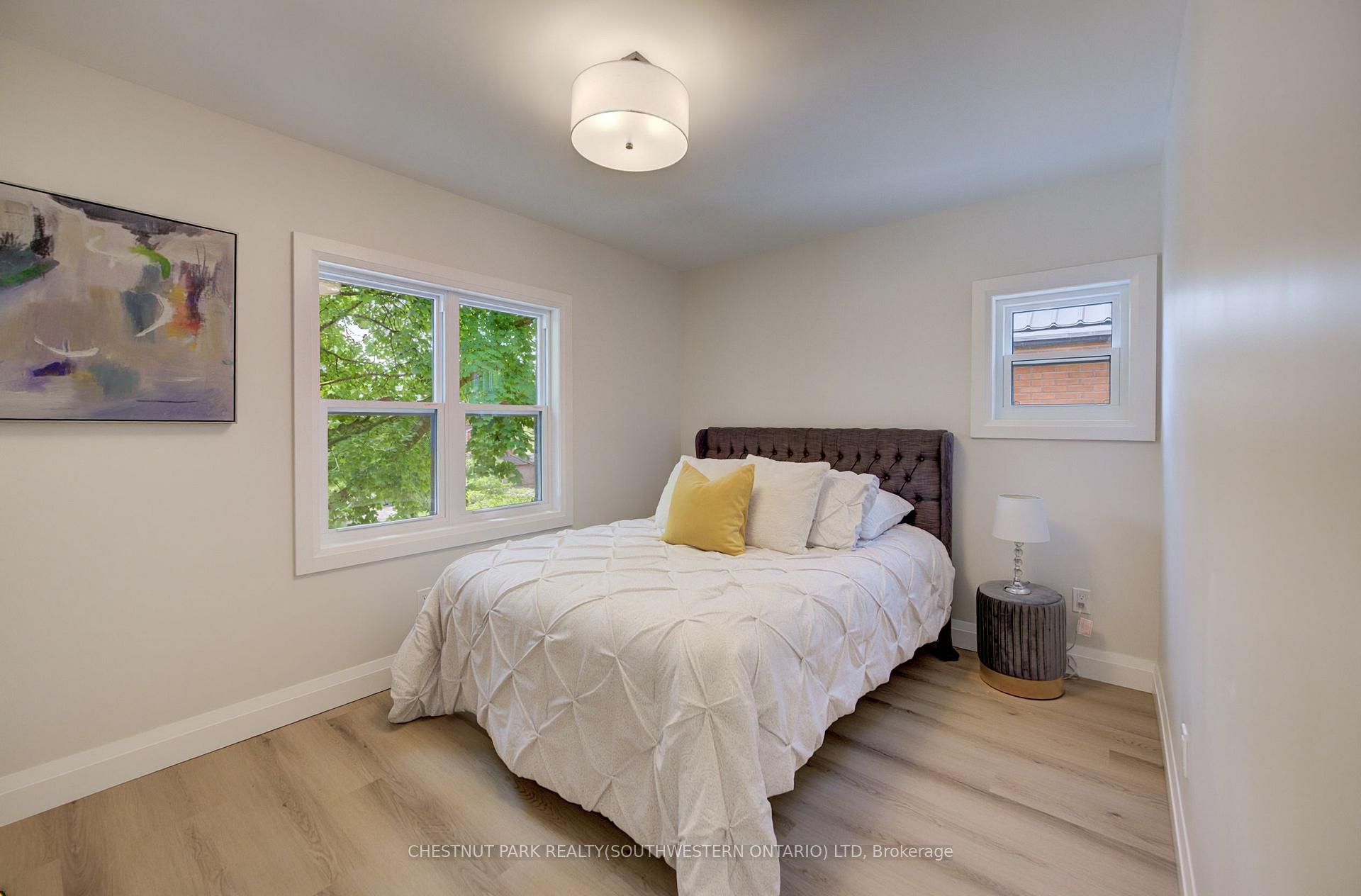 Photo 17 of 34 Moore Avenue N, Waterloo, Uptown Waterloo/North Ward — HOMEH