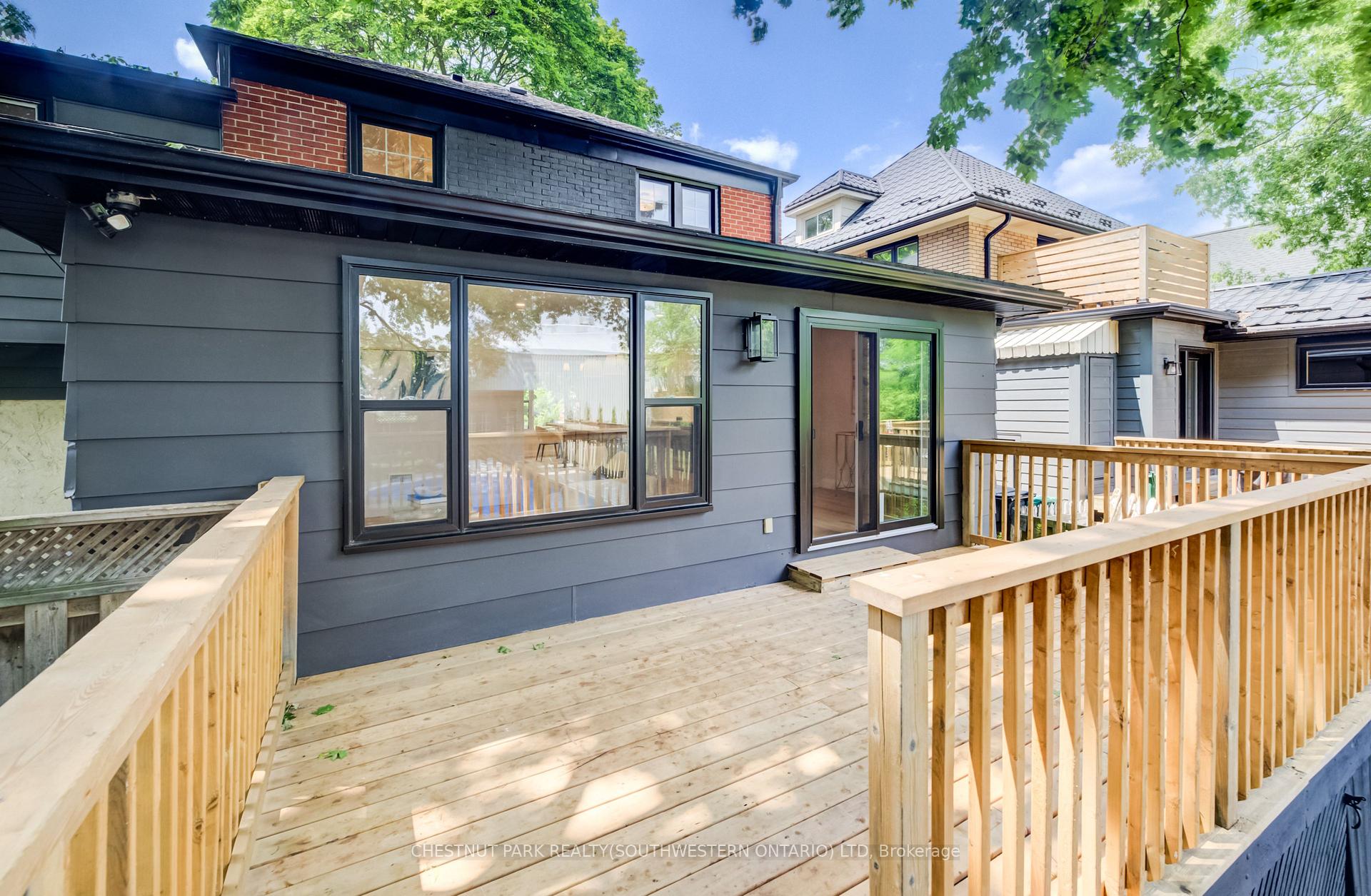 Photo 23 of 34 Moore Avenue N, Waterloo, Uptown Waterloo/North Ward — HOMEH