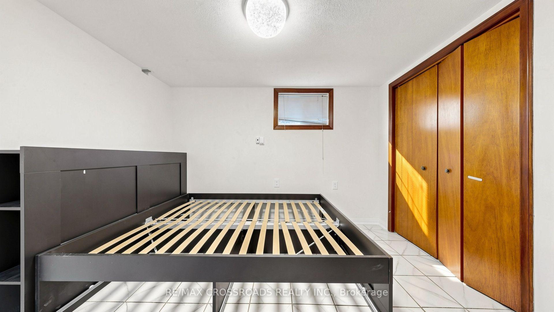 Photo 5 of Unit 6, 106 Stilecroft Drive, North York, York University Heights — HOMEH
