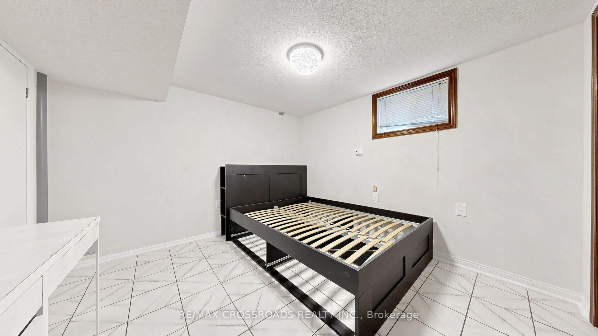 Photo 6 of Unit 6, 106 Stilecroft Drive, North York, York University Heights — HOMEH