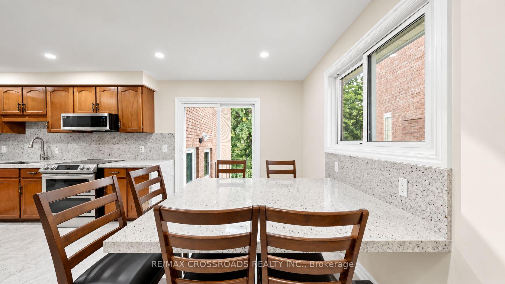 Photo 13 of Unit 6, 106 Stilecroft Drive, North York, York University Heights — HOMEH