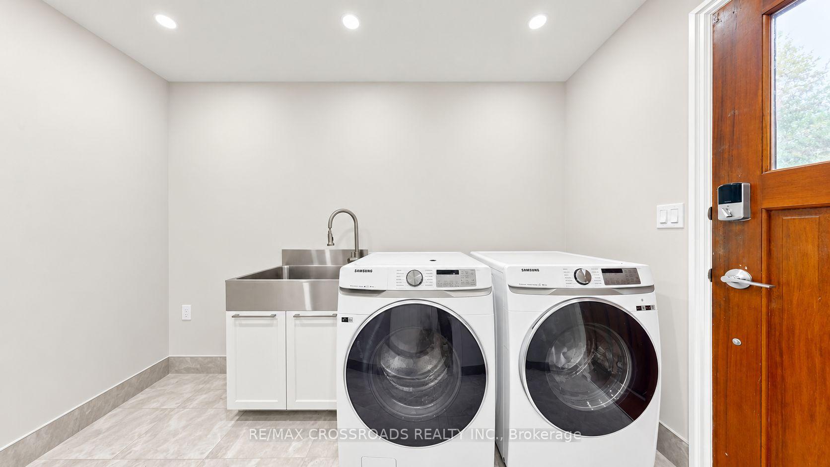 Photo 15 of Unit 6, 106 Stilecroft Drive, North York, York University Heights — HOMEH