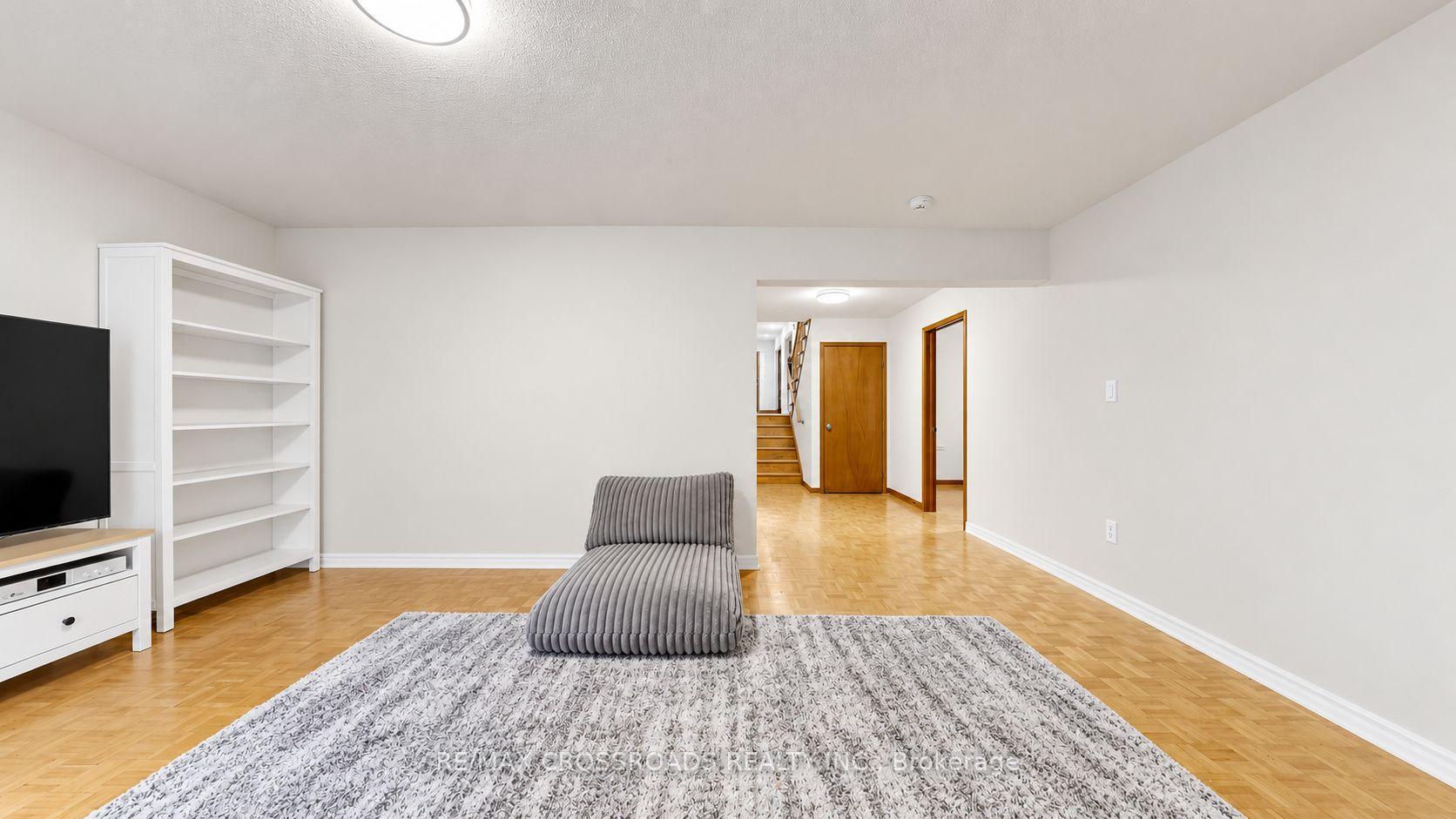 Photo 17 of Unit 6, 106 Stilecroft Drive, North York, York University Heights — HOMEH