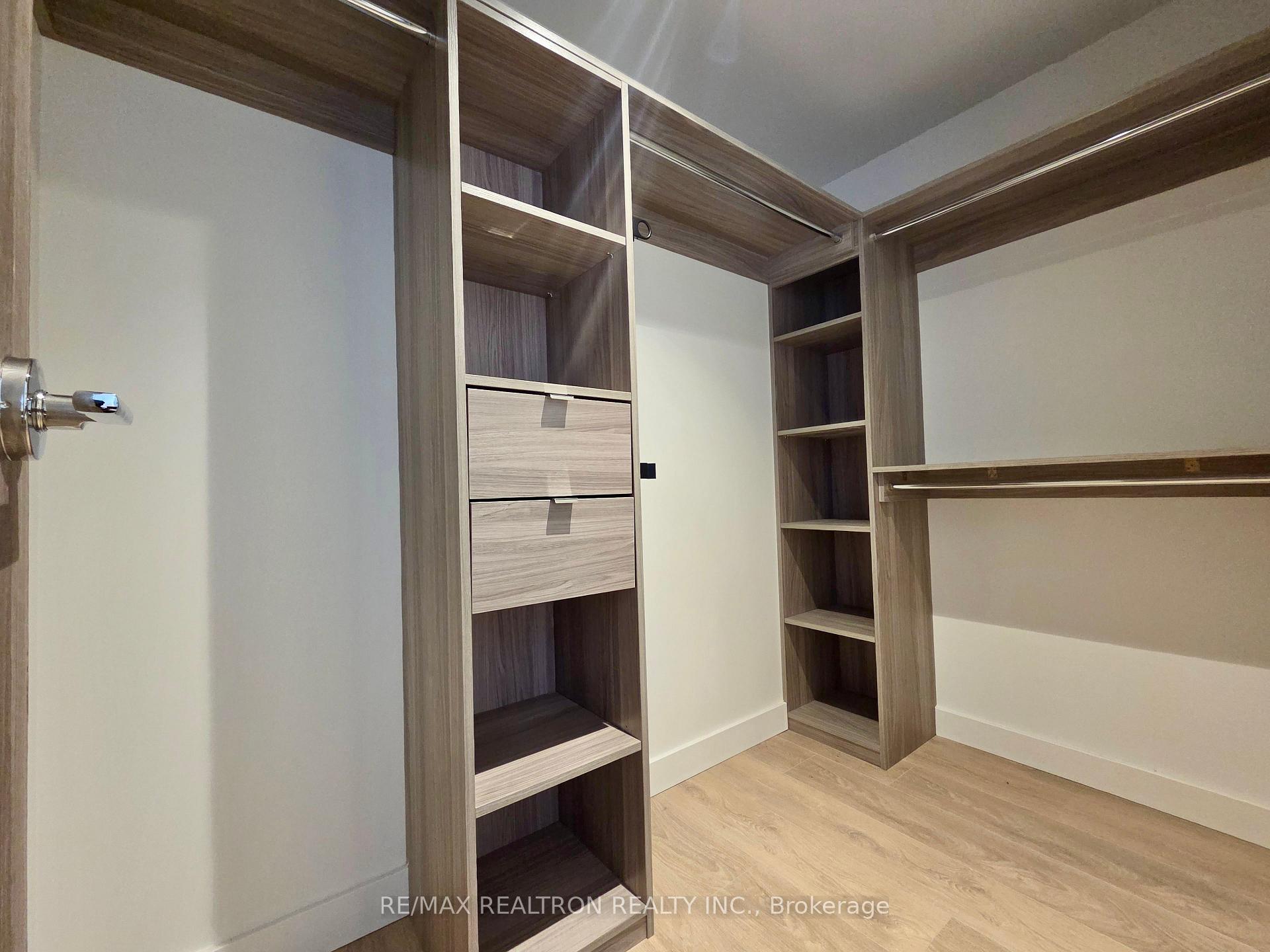 Photo 8 of Unit 3102, 85 McMahon Drive, North York, Bayview Village — HOMEH