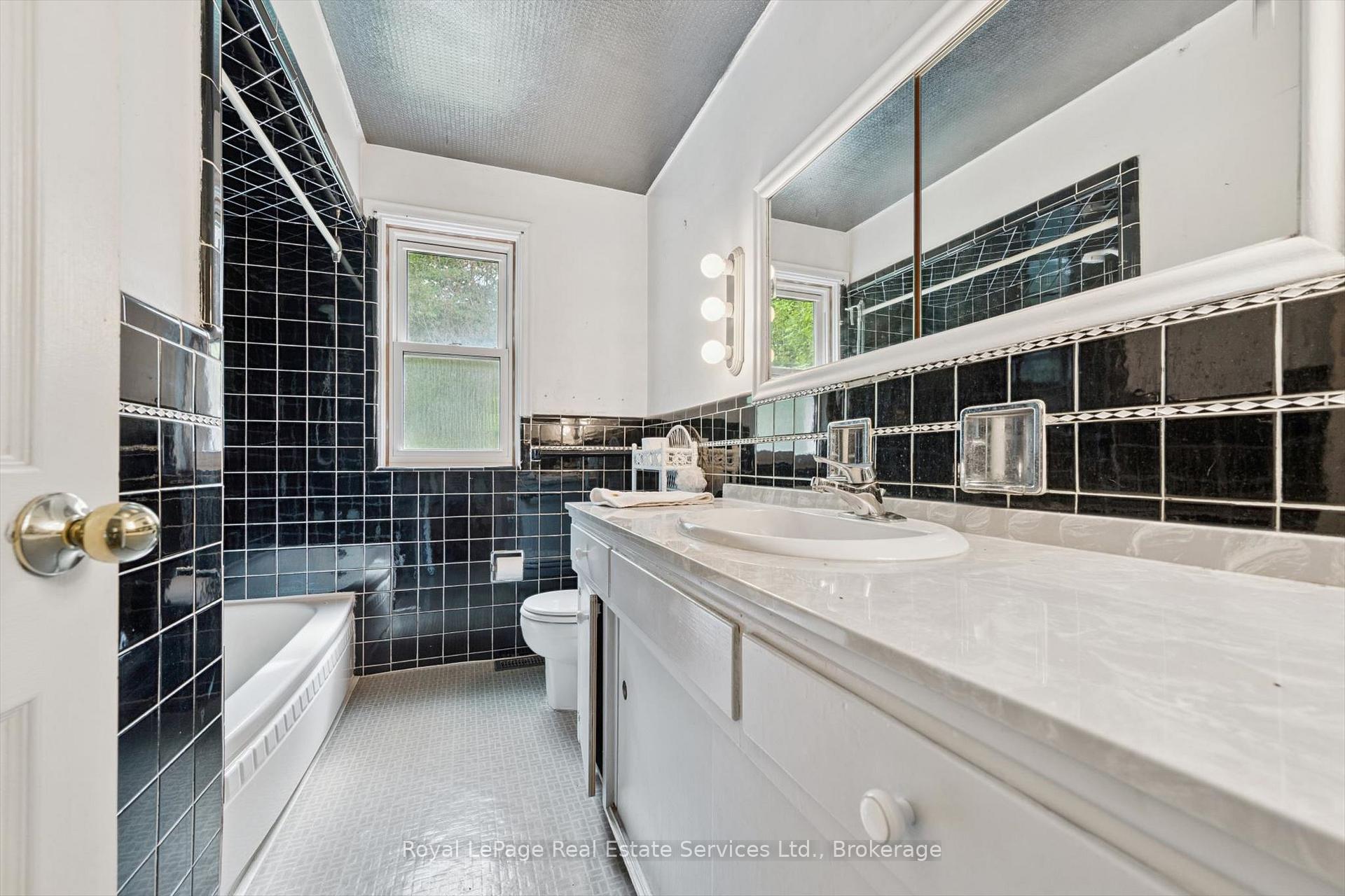 Photo 25 of 1118 Melvin Avenue, Oakville, Morrison — HOMEH