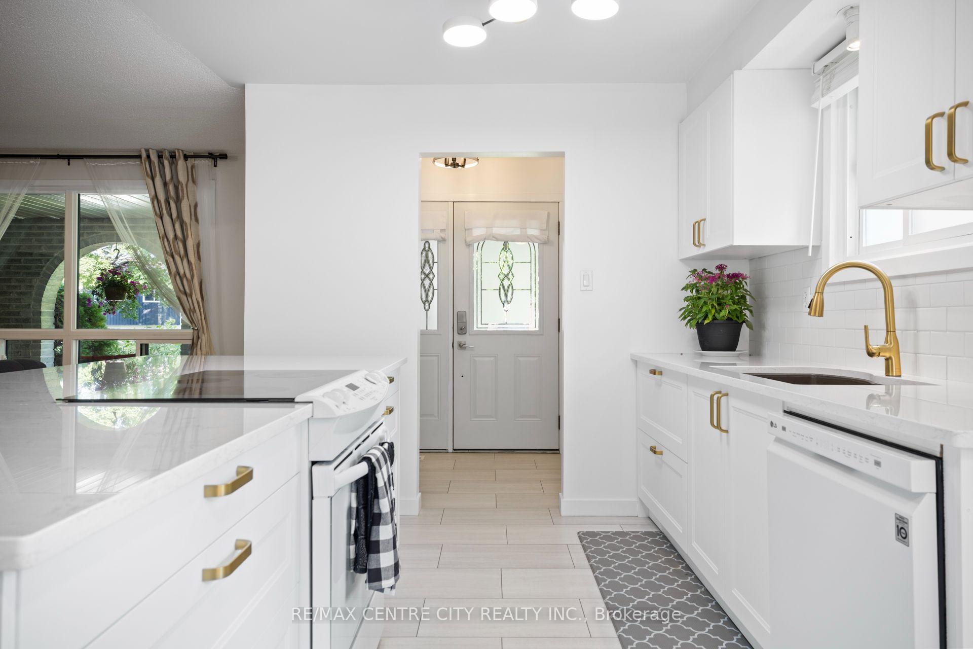 Photo 4 of 684 Macyoung Drive, Kincardine — HOMEH
