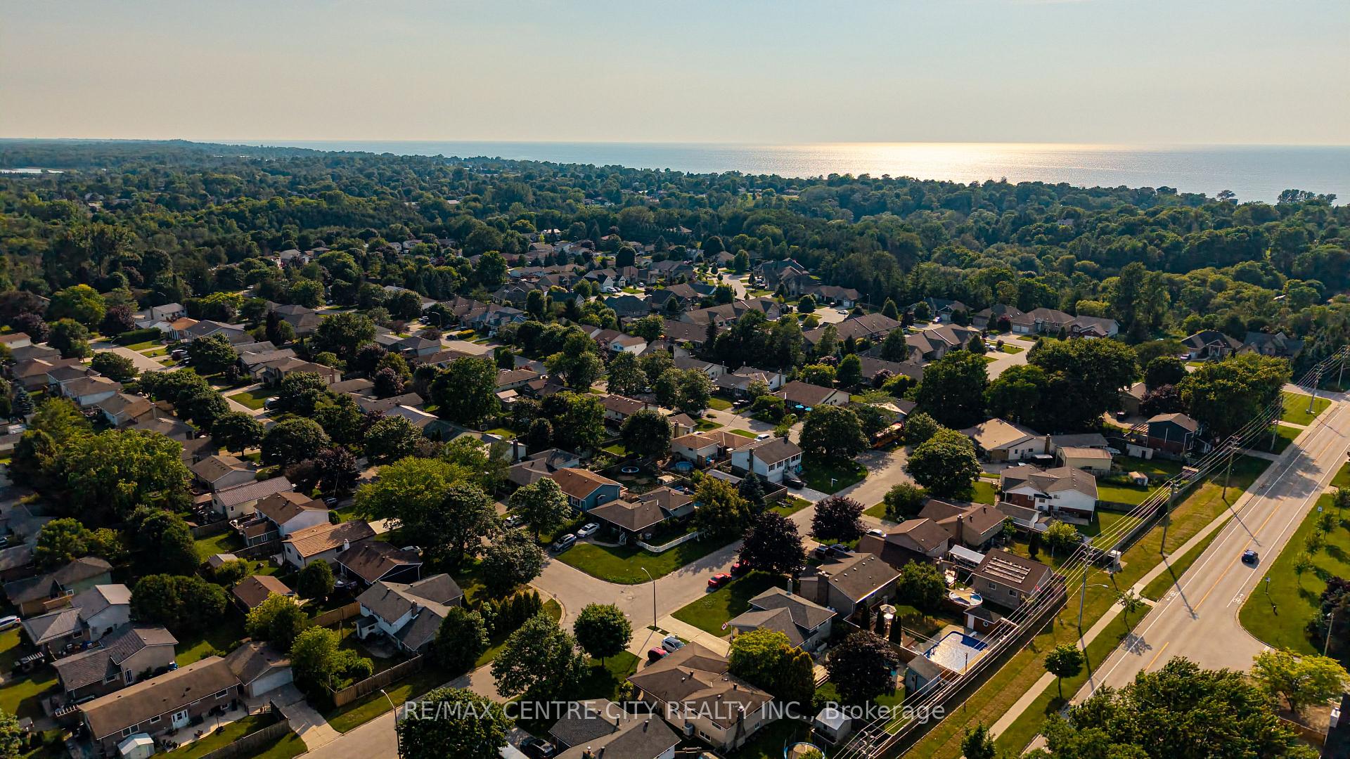 Photo 33 of 684 Macyoung Drive, Kincardine — HOMEH